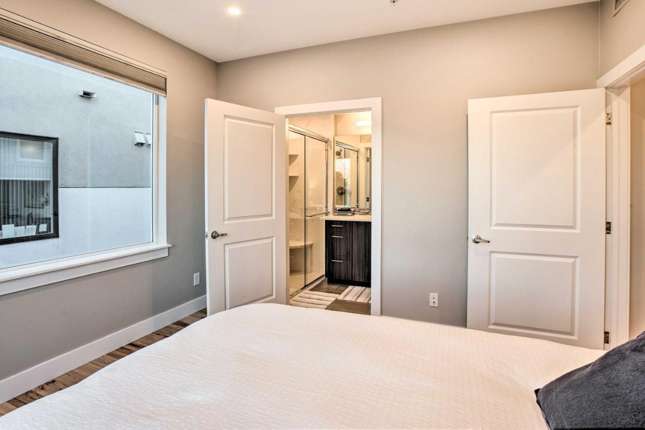 Trendy Townhouse About 3 Miles To Downtown!